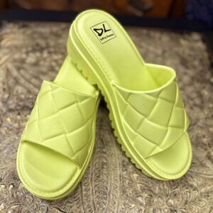 New Dirty Laundry Ladies Sandals